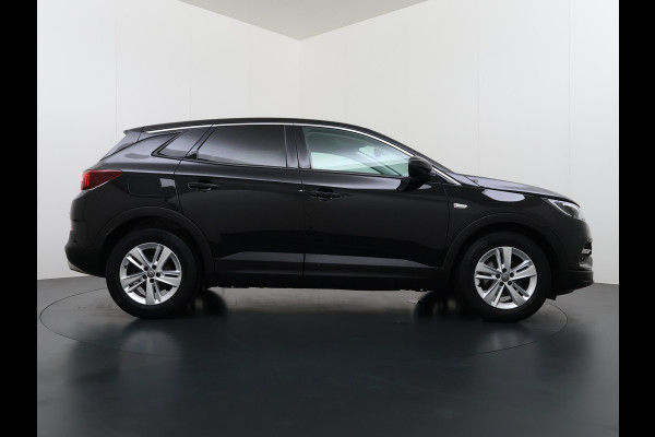 Opel Grandland X T131PK Trekhaak AGR Navi Apple Carplay Android 1/2 Leer Cruise Control Pdc ECC Ergocomfort Stoel Business Executive Lmv Privacy Glas Led DAB+ Regen-Lichtsensor Lane Assist 1.400KG Trekgewicht 1e Eigenaar Origineel Nederlandse Auto € 34.000