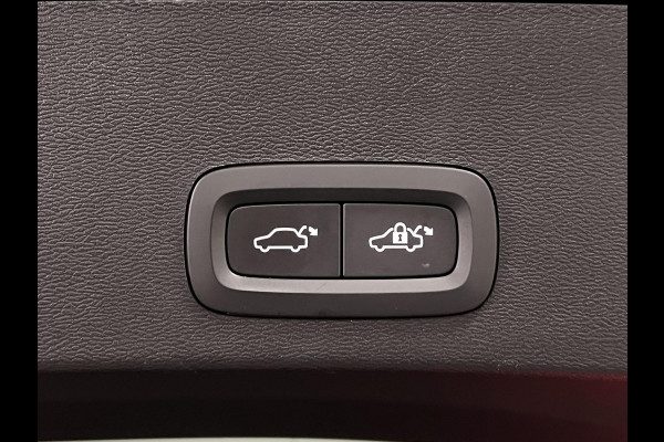 Volvo XC40 1.5 T5 Plug-in hybrid Ultimate Dark Trekhaak | Open dak | Adapt. cruise | 360 camera | Stuur-/stoelverwarming | Harman Kardon | Carplay