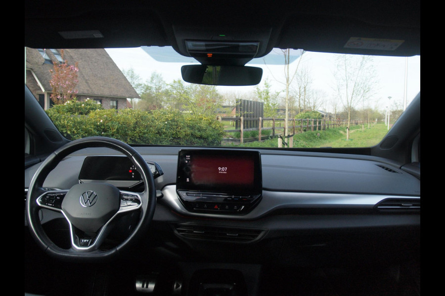 Volkswagen ID.4 Life 77 kWh | Camera | Trekhaak | Sfeerverlichting | Apple Carplay | Cruise Control |
