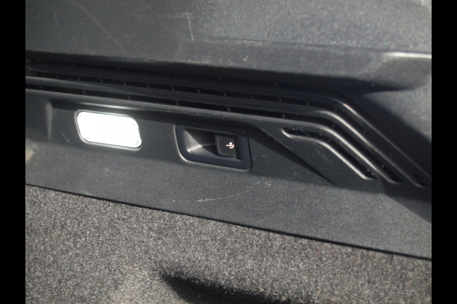 Volkswagen ID.4 Life 77 kWh | Camera | Trekhaak | Sfeerverlichting | Apple Carplay | Cruise Control |