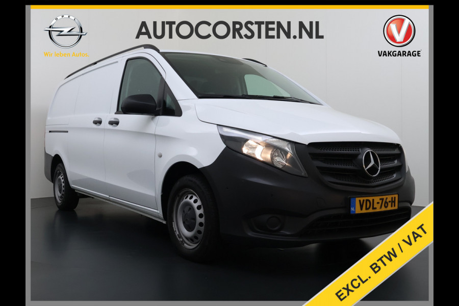 Mercedes-Benz Vito 114CDI 136pk AUT-7 Lang Trekhaak Euro-6 Airco Cruise Control Bluetooth Lane Asist Pdc Betonplex Vloer Wandbetimmering Kast inbouw Achter+Geblindeerde-Raam Schuifdeur 1e Eigenaar 2.000KG Trekgewicht Nette Bus!