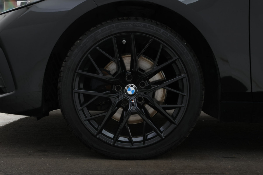 BMW 1-serie 118i High Executive Edition Full Black, Apple Carplay, Cruise