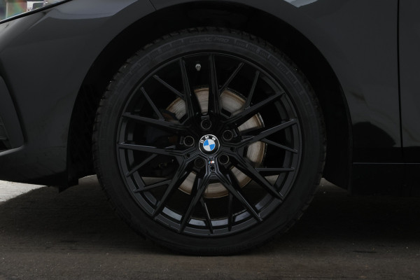 BMW 1-serie 118i High Executive Edition Full Black, Apple Carplay, Cruise