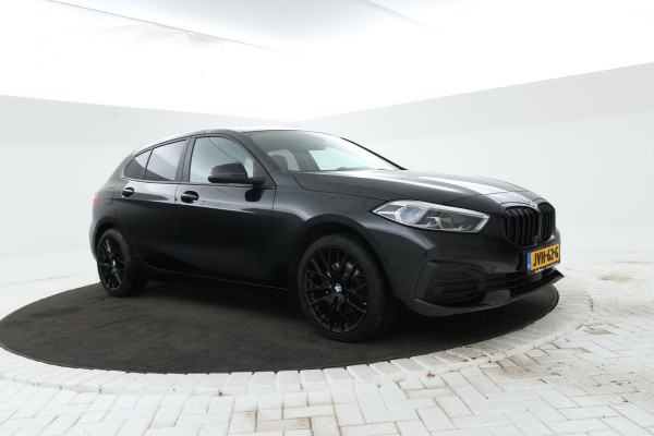 BMW 1-serie 118i High Executive Edition Full Black, Apple Carplay, Cruise