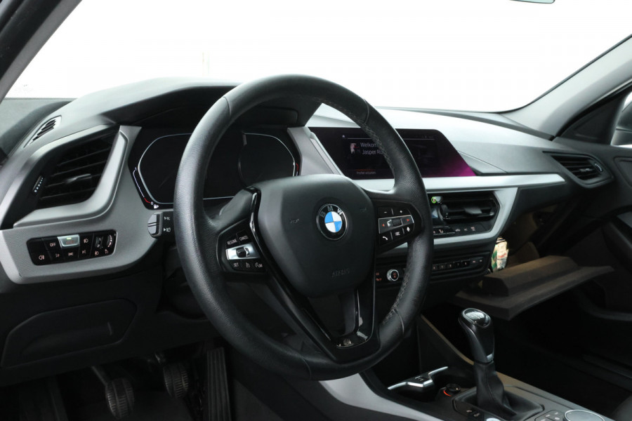 BMW 1-serie 118i High Executive Edition Full Black, Apple Carplay, Cruise