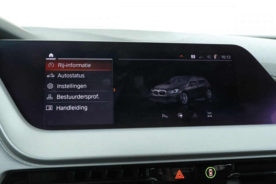 BMW 1-serie 118i High Executive Edition Full Black, Apple Carplay, Cruise