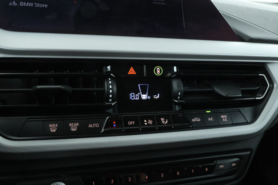 BMW 1-serie 118i High Executive Edition Full Black, Apple Carplay, Cruise