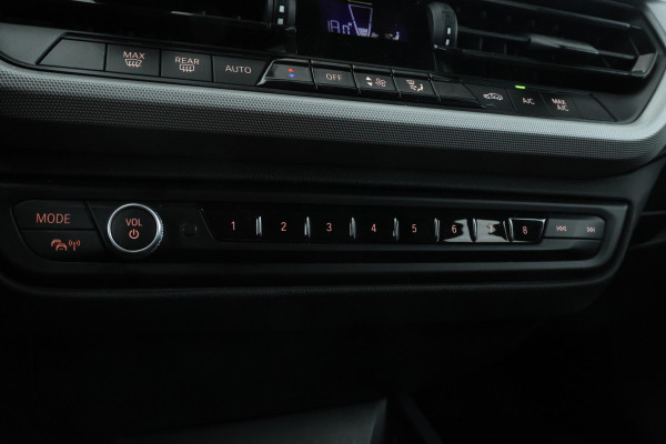 BMW 1-serie 118i High Executive Edition Full Black, Apple Carplay, Cruise