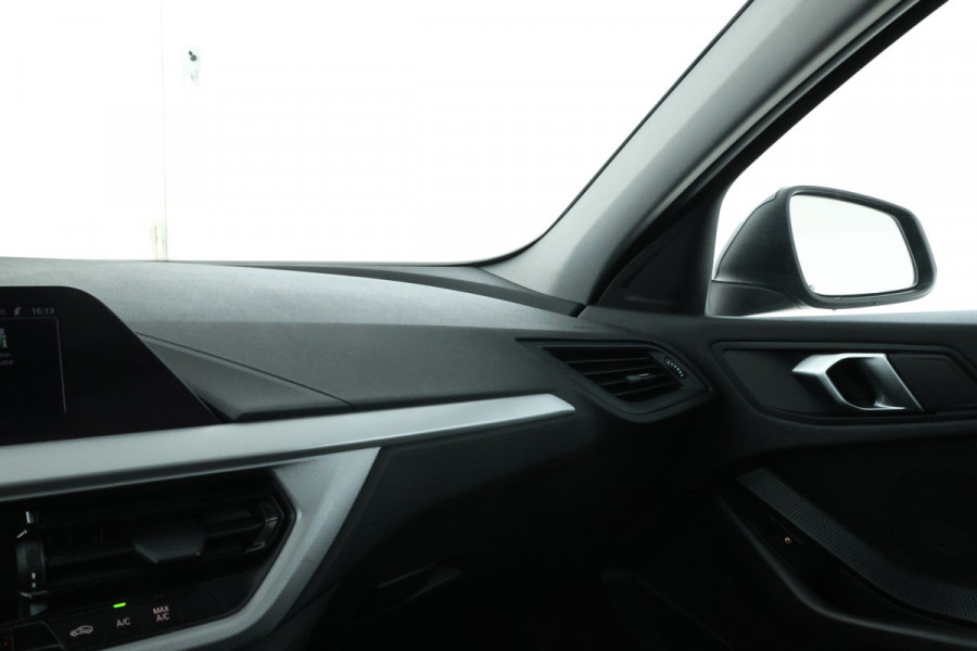 BMW 1-serie 118i High Executive Edition Full Black, Apple Carplay, Cruise