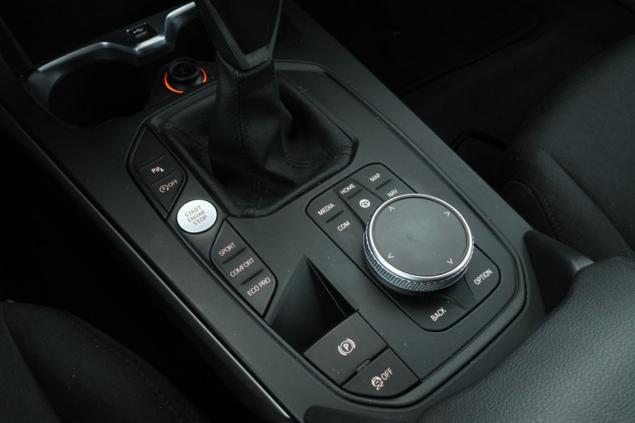 BMW 1-serie 118i High Executive Edition Full Black, Apple Carplay, Cruise