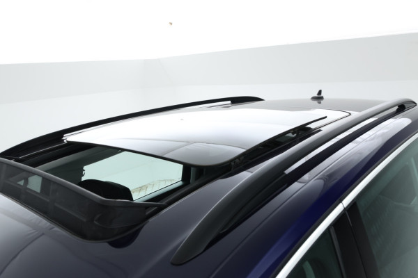 Volkswagen Sharan 1.4 TSI Exclusive Series Panorama, Navigatie, climate,