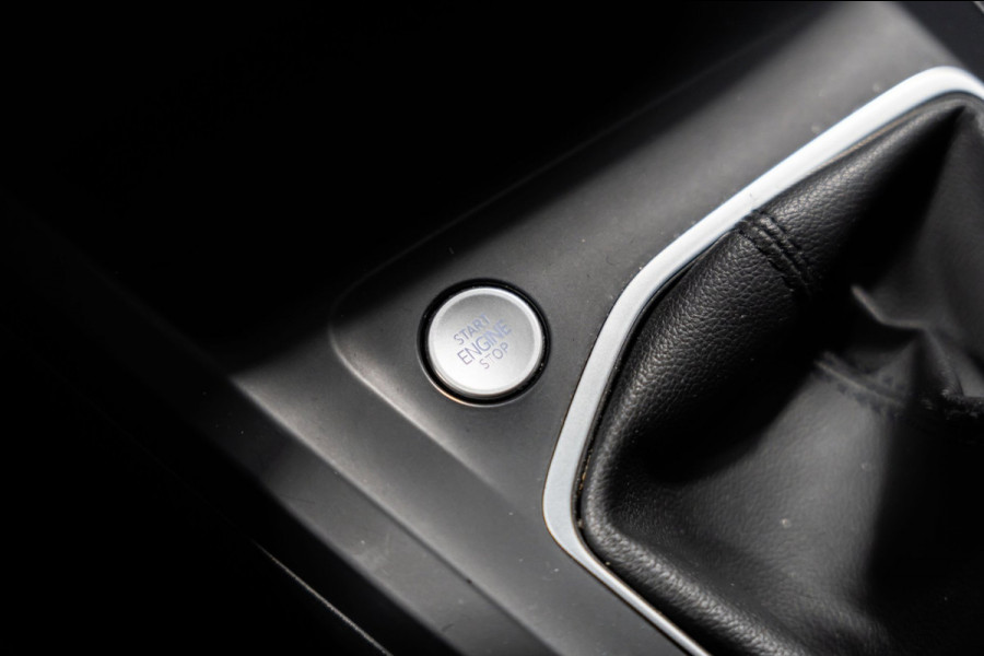 Volkswagen Golf 1.5 TSI Highline IQ CARPLAY CAMERA