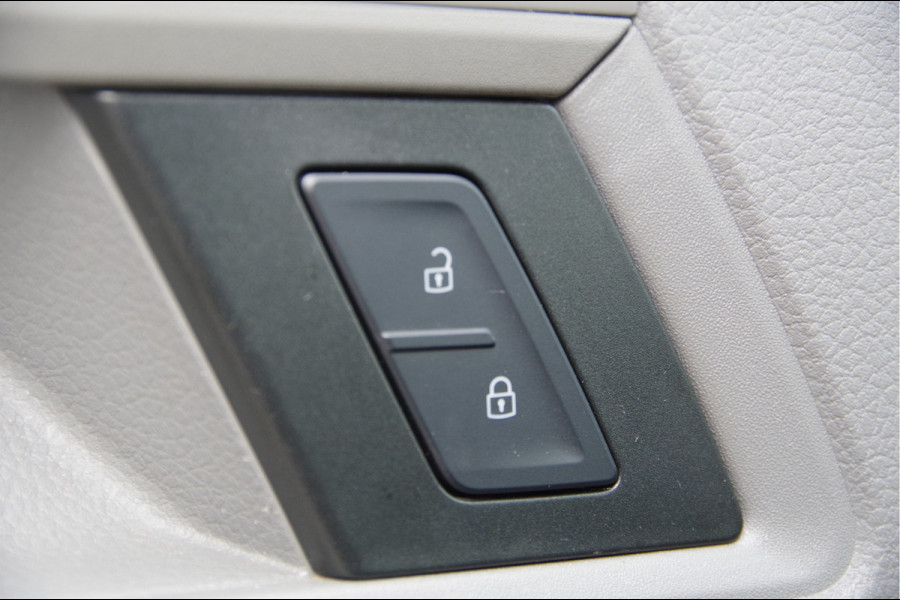 Volkswagen Crafter 35 2.0 TDI L3H3(L2H2) 177PK AUT. LED, ADAPT. CRUISE, STOELVERWARMING, STANDKACHEL, ERGO COMFORT STOEL GEV, CAMERA, NAVI, CLIMA,