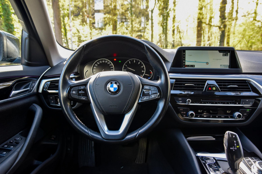 BMW 5 Serie Touring 520i Executive | Trekhaak | Navigatie | Stoelverwarming | Cruise