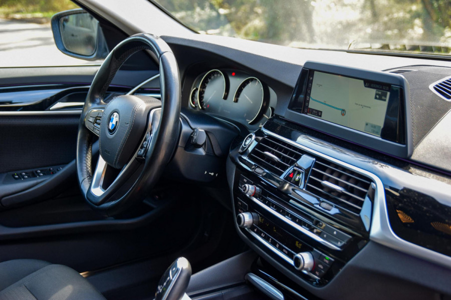 BMW 5 Serie Touring 520i Executive | Trekhaak | Navigatie | Stoelverwarming | Cruise