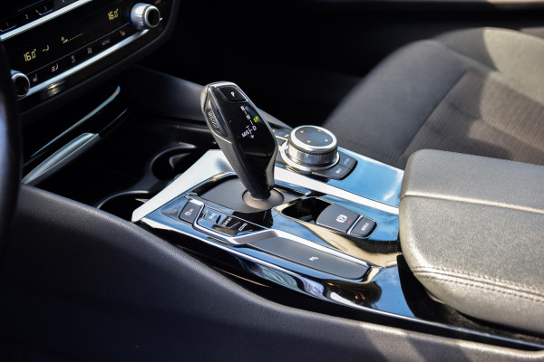 BMW 5 Serie Touring 520i Executive | Trekhaak | Navigatie | Stoelverwarming | Cruise