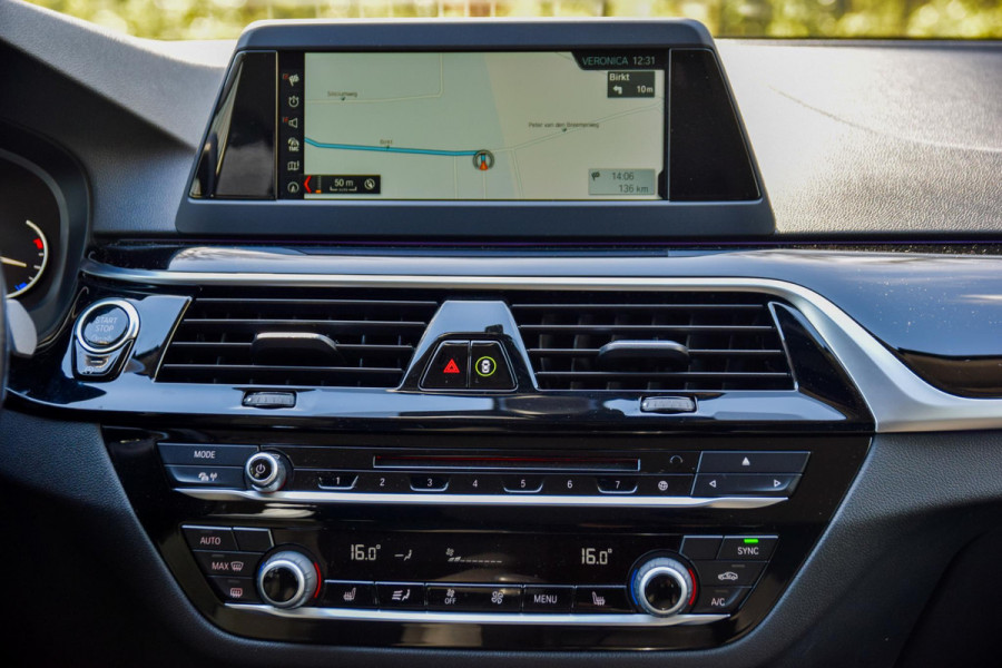 BMW 5 Serie Touring 520i Executive | Trekhaak | Navigatie | Stoelverwarming | Cruise