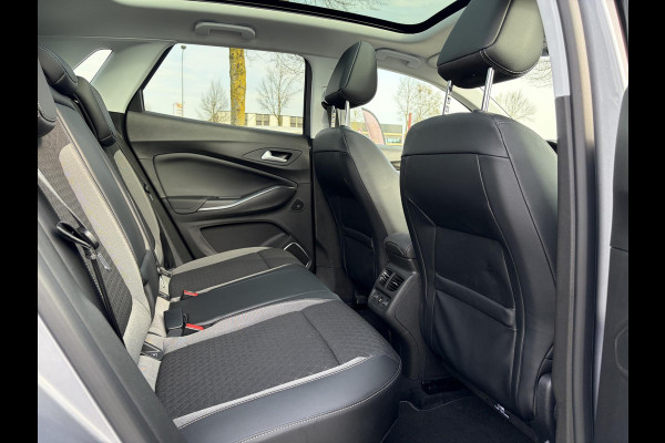Opel Grandland X 1.2 Turbo Ultimate 1e Eigenaar,360° Camera,Pano,Navi,Stoelverw,Keyless,Rijstrooksensor,BSD,131pk,6 Bak,N.A.P,Pdc V+A,Lm velgen,Halfleder,Dealer Onderhouden,Net beurt gehad,Apk tot 01-2027