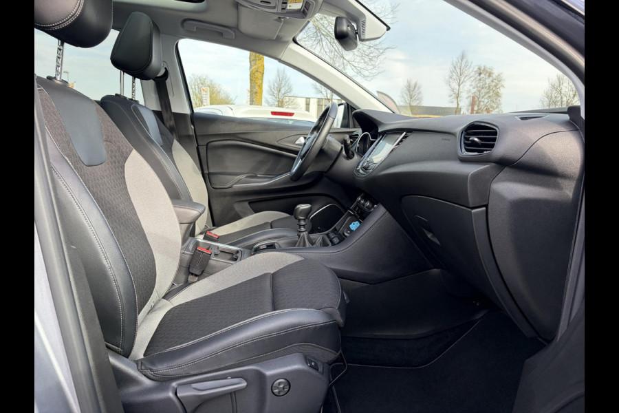 Opel Grandland X 1.2 Turbo Ultimate 1e Eigenaar,360° Camera,Pano,Navi,Stoelverw,Keyless,Rijstrooksensor,BSD,131pk,6 Bak,N.A.P,Pdc V+A,Lm velgen,Halfleder,Dealer Onderhouden,Net beurt gehad,Apk tot 01-2027