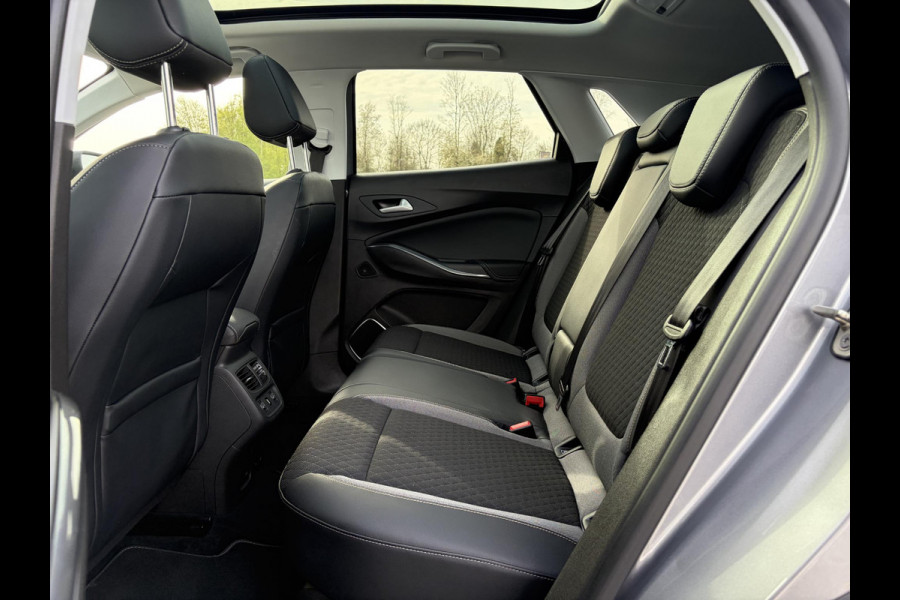 Opel Grandland X 1.2 Turbo Ultimate 1e Eigenaar,360° Camera,Pano,Navi,Stoelverw,Keyless,Rijstrooksensor,BSD,131pk,6 Bak,N.A.P,Pdc V+A,Lm velgen,Halfleder,Dealer Onderhouden,Net beurt gehad,Apk tot 01-2027