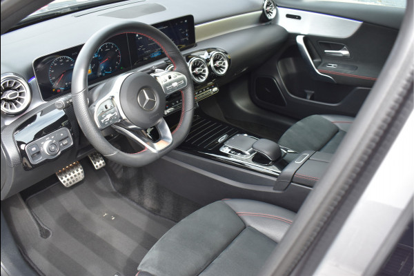 Mercedes-Benz A-Klasse 200 AMG Wide Screen Sfeer Pano Night Pakket Camera 18 Inch