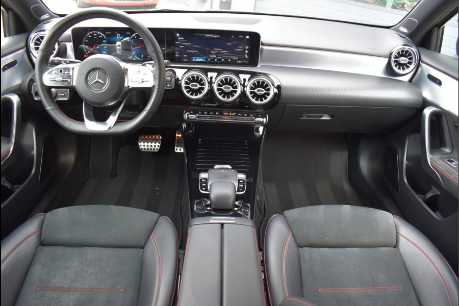 Mercedes-Benz A-Klasse 200 AMG Wide Screen Sfeer Pano Night Pakket Camera 18 Inch