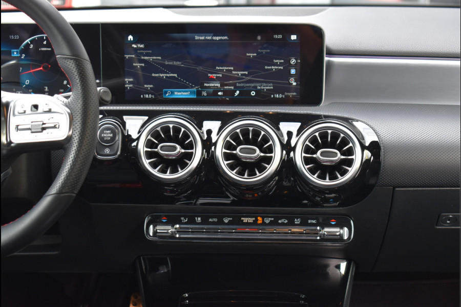 Mercedes-Benz A-Klasse 200 AMG Wide Screen Sfeer Pano Night Pakket Camera 18 Inch