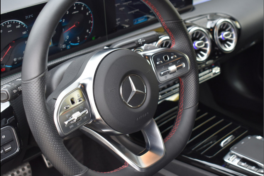 Mercedes-Benz A-Klasse 200 AMG Wide Screen Sfeer Pano Night Pakket Camera 18 Inch