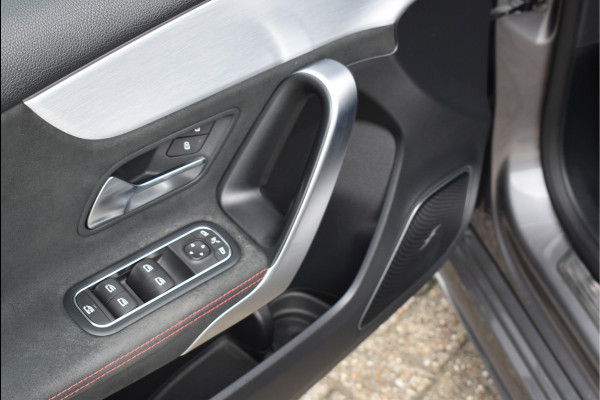 Mercedes-Benz A-Klasse 200 AMG Wide Screen Sfeer Pano Night Pakket Camera 18 Inch