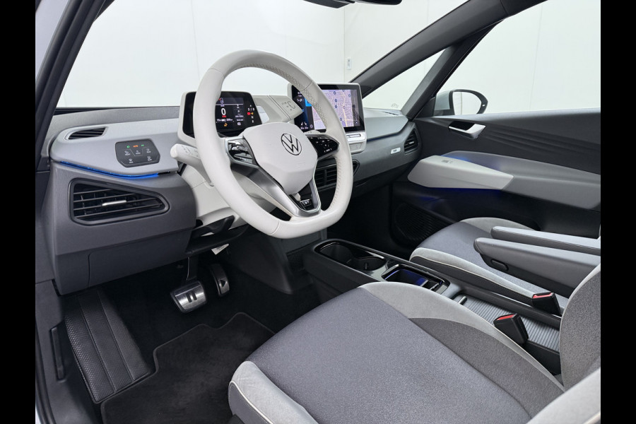 Volkswagen ID.3 First Plus 62kWh Navi-Pro Camera Matrix-Led/Dynamisch Adap.Cruise 19" Apple Carplay Android SOH 92% Ecc Pdc Stoel+Stuurverwarming Lmv Keyless advanced Zwarte-Hemel Wifi DAB Regen-Lichtsensor Isofix Zeer complete 1st Plus!