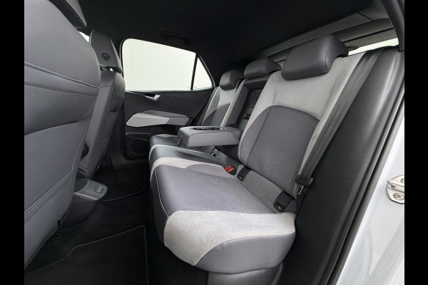 Volkswagen ID.3 First Plus 62kWh Navi-Pro Camera Matrix-Led/Dynamisch Adap.Cruise 19" Apple Carplay Android SOH 92% Ecc Pdc Stoel+Stuurverwarming Lmv Keyless advanced Zwarte-Hemel Wifi DAB Regen-Lichtsensor Isofix Zeer complete 1st Plus!