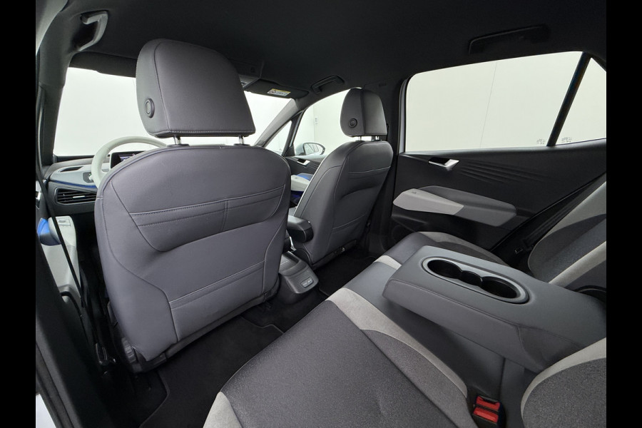 Volkswagen ID.3 First Plus 62kWh Navi-Pro Camera Matrix-Led/Dynamisch Adap.Cruise 19" Apple Carplay Android SOH 92% Ecc Pdc Stoel+Stuurverwarming Lmv Keyless advanced Zwarte-Hemel Wifi DAB Regen-Lichtsensor Isofix Zeer complete 1st Plus!