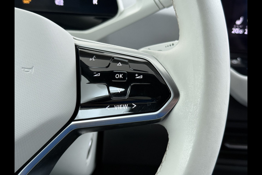 Volkswagen ID.3 First Plus 62kWh Navi-Pro Camera Matrix-Led/Dynamisch Adap.Cruise 19" Apple Carplay Android SOH 92% Ecc Pdc Stoel+Stuurverwarming Lmv Keyless advanced Zwarte-Hemel Wifi DAB Regen-Lichtsensor Isofix Zeer complete 1st Plus!