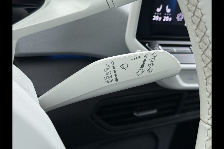 Volkswagen ID.3 First Plus 62kWh Navi-Pro Camera Matrix-Led/Dynamisch Adap.Cruise 19" Apple Carplay Android SOH 92% Ecc Pdc Stoel+Stuurverwarming Lmv Keyless advanced Zwarte-Hemel Wifi DAB Regen-Lichtsensor Isofix Zeer complete 1st Plus!