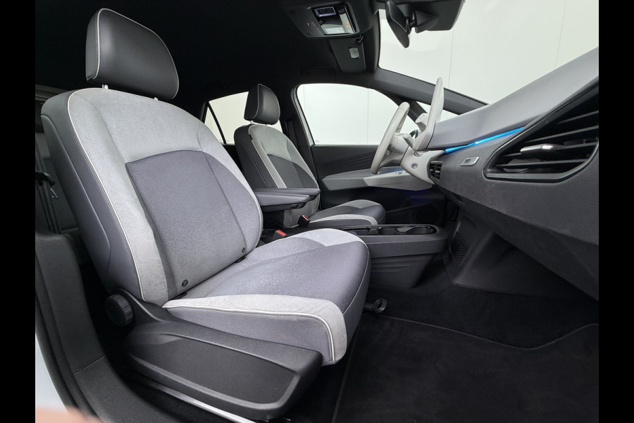 Volkswagen ID.3 First Plus 62kWh Navi-Pro Camera Matrix-Led/Dynamisch Adap.Cruise 19" Apple Carplay Android SOH 92% Ecc Pdc Stoel+Stuurverwarming Lmv Keyless advanced Zwarte-Hemel Wifi DAB Regen-Lichtsensor Isofix Zeer complete 1st Plus!
