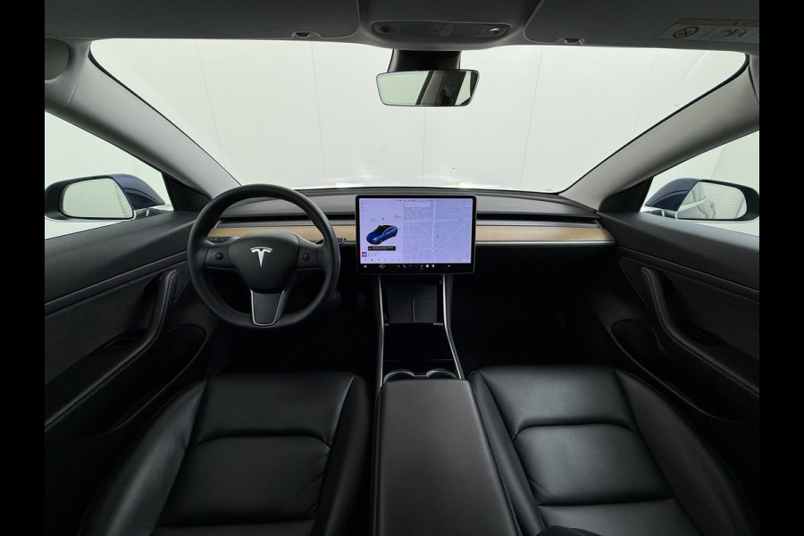 Tesla Model 3 SR+ 325PK LFP-Accu (dus altijd 100% laden) AutoPilot Leer Pano-Dak Adaptive Cruise Lmv 18" Camera's Elektr.-Stuur+Stoelen+Spiege Ecc Navi Led DAB Voorverwarmen interieur via App Keyless One-Pedal-Drive 1e Eigenaar Origineel Nederlandse Auto LFP accu dus 100% opladen!