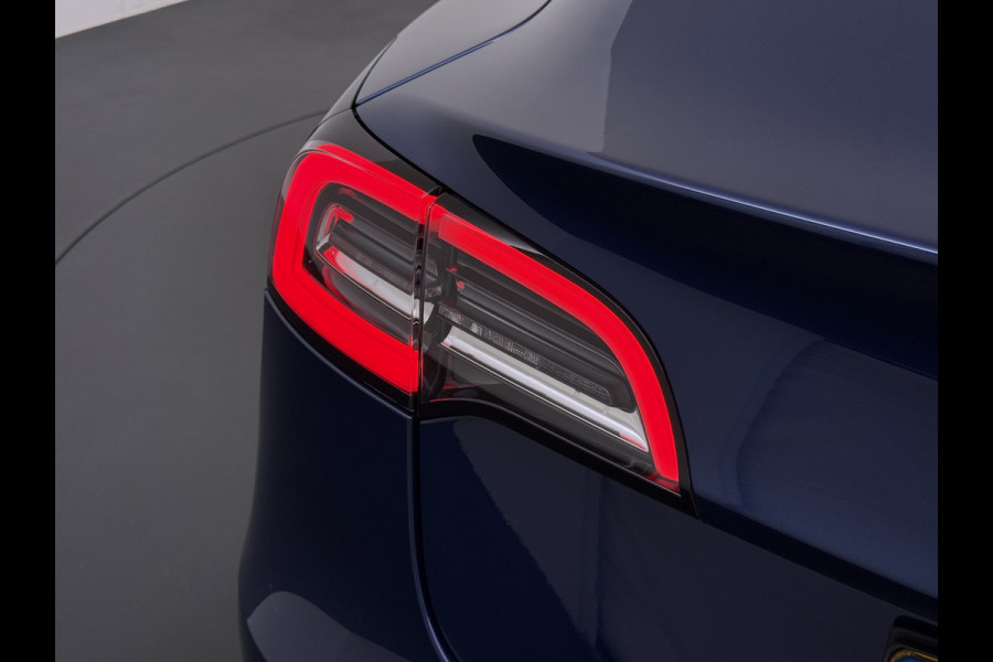 Tesla Model 3 SR+ 325PK LFP-Accu (dus altijd 100% laden) AutoPilot Leer Pano-Dak Adaptive Cruise Lmv 18" Camera's Elektr.-Stuur+Stoelen+Spiege Ecc Navi Led DAB Voorverwarmen interieur via App Keyless One-Pedal-Drive 1e Eigenaar Origineel Nederlandse Auto LFP accu dus 100% opladen!
