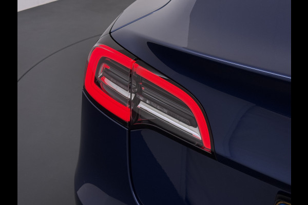 Tesla Model 3 SR+ 325PK LFP-Accu (dus altijd 100% laden) AutoPilot Leer Pano-Dak Adaptive Cruise Lmv 18" Camera's Elektr.-Stuur+Stoelen+Spiege Ecc Navi Led DAB Voorverwarmen interieur via App Keyless One-Pedal-Drive 1e Eigenaar Origineel Nederlandse Auto LFP accu dus 100% opladen!