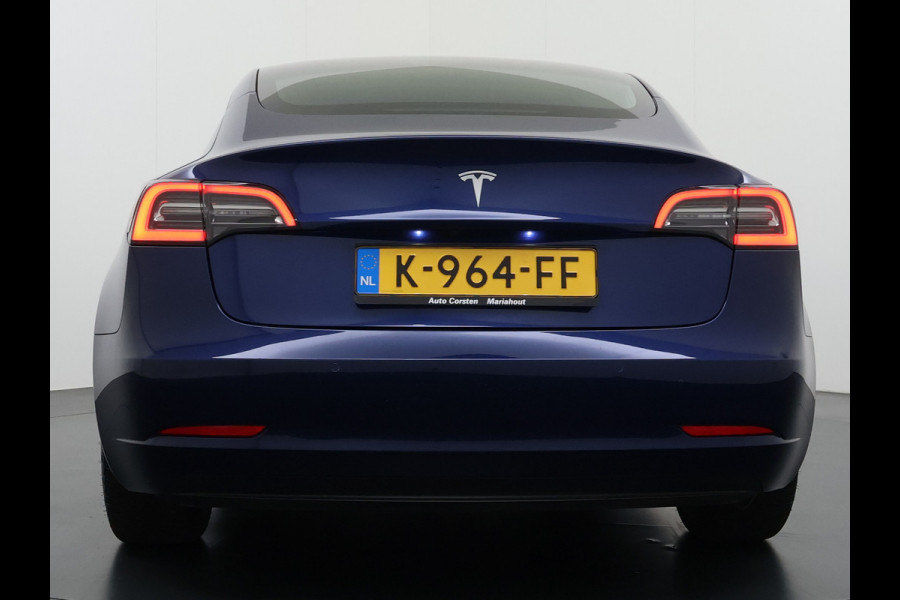 Tesla Model 3 SR+ 325PK LFP-Accu (dus altijd 100% laden) AutoPilot Leer Pano-Dak Adaptive Cruise Lmv 18" Camera's Elektr.-Stuur+Stoelen+Spiege Ecc Navi Led DAB Voorverwarmen interieur via App Keyless One-Pedal-Drive 1e Eigenaar Origineel Nederlandse Auto LFP accu dus 100% opladen!