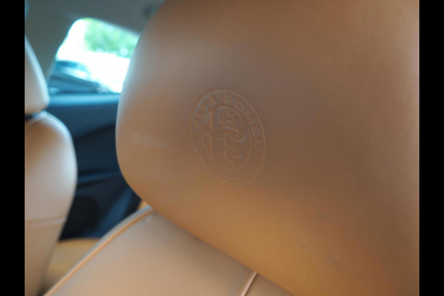 Alfa Romeo MiTo 0.9 TwinAir Super 105PK / Leder / Navigatie / DAB / Clima