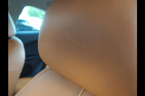 Alfa Romeo MiTo 0.9 TwinAir Super 105PK / Leder / Navigatie / DAB / Clima