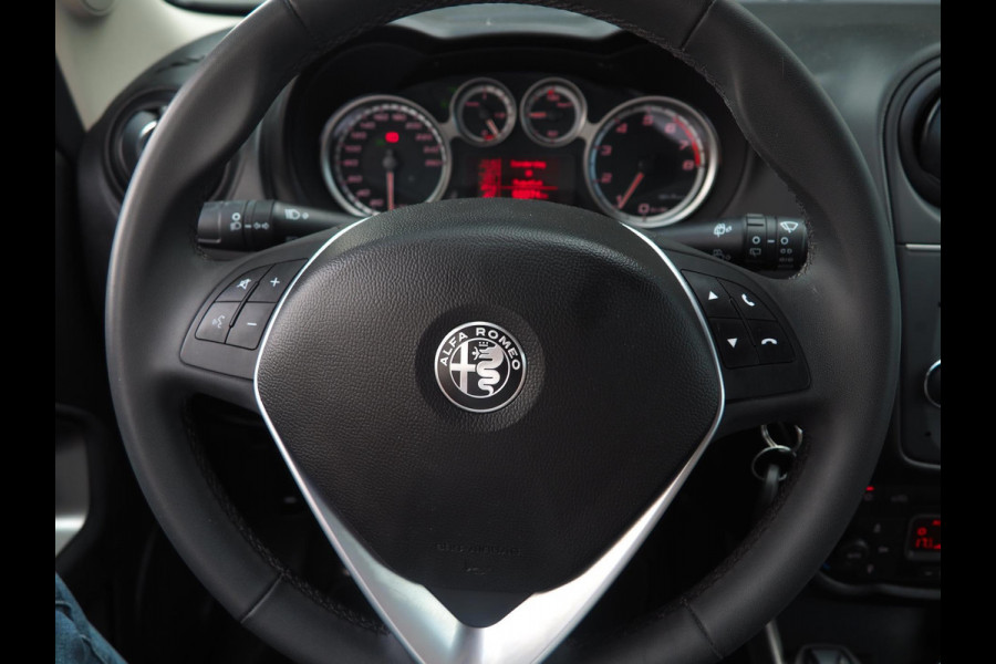 Alfa Romeo MiTo 0.9 TwinAir Super 105PK / Leder / Navigatie / DAB / Clima