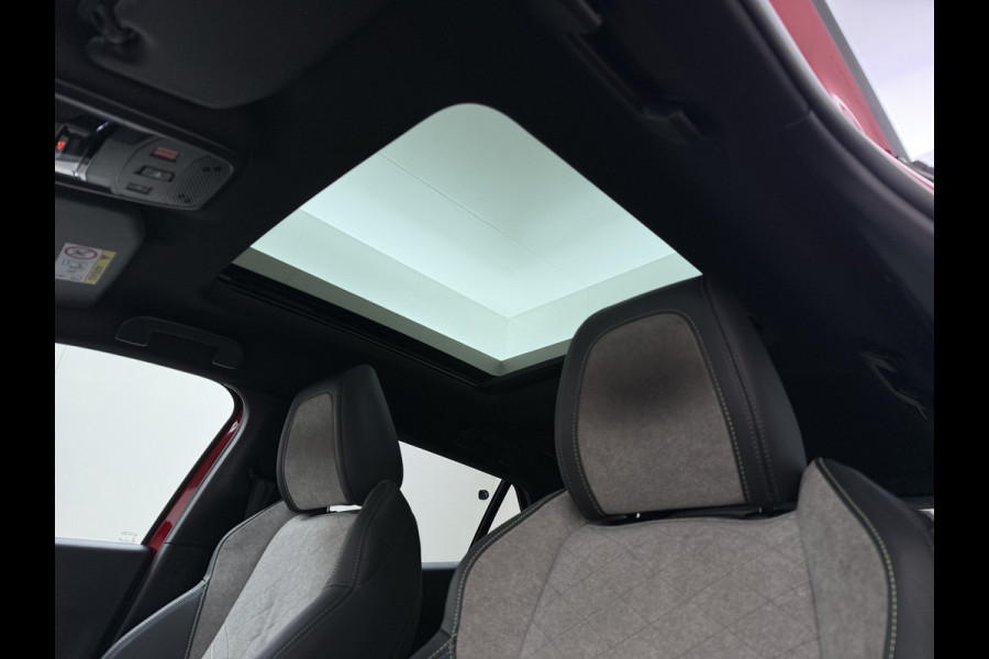 Peugeot e-2008 EV GT 50kWh Pano-Dak 360°Camera 3-fase 18" 1/2 Leer/Alcantara Adaptive-Cruise 3D-Navi ParkAssist PDC-a+v Ecc Stoelverwarming App SOH 91% Keyless Led LmvPrivacy Glas BlindSpot Assist Lane Assist Isofix DAB+ Regen-Lichtsensor Dealeronderhouden € 40.000 nieuw!