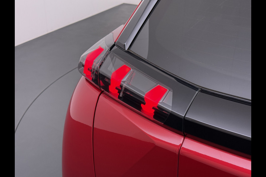 Peugeot e-2008 EV GT 50kWh Pano-Dak 360°Camera 3-fase 18" 1/2 Leer/Alcantara Adaptive-Cruise 3D-Navi ParkAssist PDC-a+v Ecc Stoelverwarming App SOH 91% Keyless Led LmvPrivacy Glas BlindSpot Assist Lane Assist Isofix DAB+ Regen-Lichtsensor Dealeronderhouden € 40.000 nieuw!