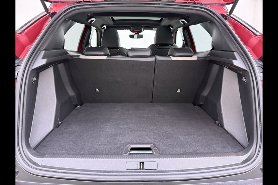 Peugeot e-2008 EV GT 50kWh Pano-Dak 360°Camera 3-fase 18" 1/2 Leer/Alcantara Adaptive-Cruise 3D-Navi ParkAssist PDC-a+v Ecc Stoelverwarming App SOH 91% Keyless Led LmvPrivacy Glas BlindSpot Assist Lane Assist Isofix DAB+ Regen-Lichtsensor Dealeronderhouden € 40.000 nieuw!