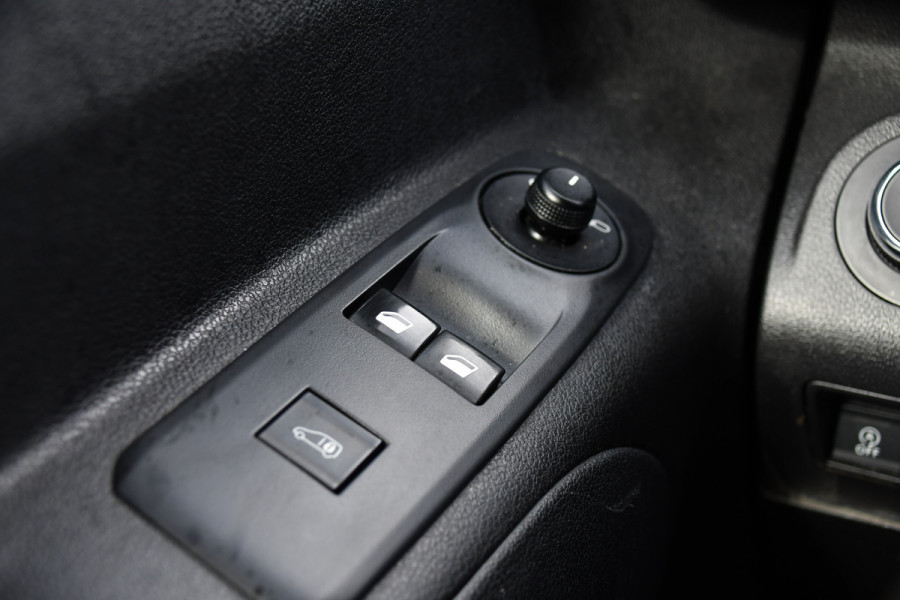 Opel Combo 1.5D L2H1 Edition Cruise, Carplay, Sensoren, 102pk, Multimedia, Airco, Trekhaak, LM Velg, Uniek!