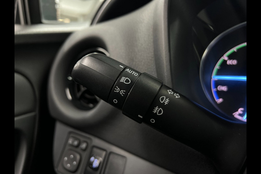 Toyota Yaris 1.5 Hybrid Bi-Tone | Lane | Cam | Carplay |