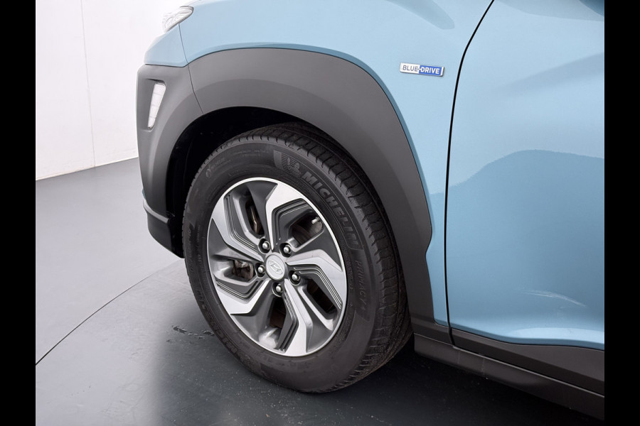 Hyundai Kona 1.6GDI 142PK HEV Hybrid Automaat Adap.Cruise Navi Ecc Camera Krell®-Audio Apple Carplay Android Auto Comfort Lane Assist VESS Led Lmv Isofix Bluetooth DAB FCA 1e Eigenaar Origineel Nederlandse Auto
