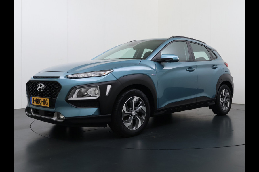 Hyundai Kona 1.6GDI 142PK HEV Hybrid Automaat Adap.Cruise Navi Ecc Camera Krell®-Audio Apple Carplay Android Auto Comfort Lane Assist VESS Led Lmv Isofix Bluetooth DAB FCA 1e Eigenaar Origineel Nederlandse Auto
