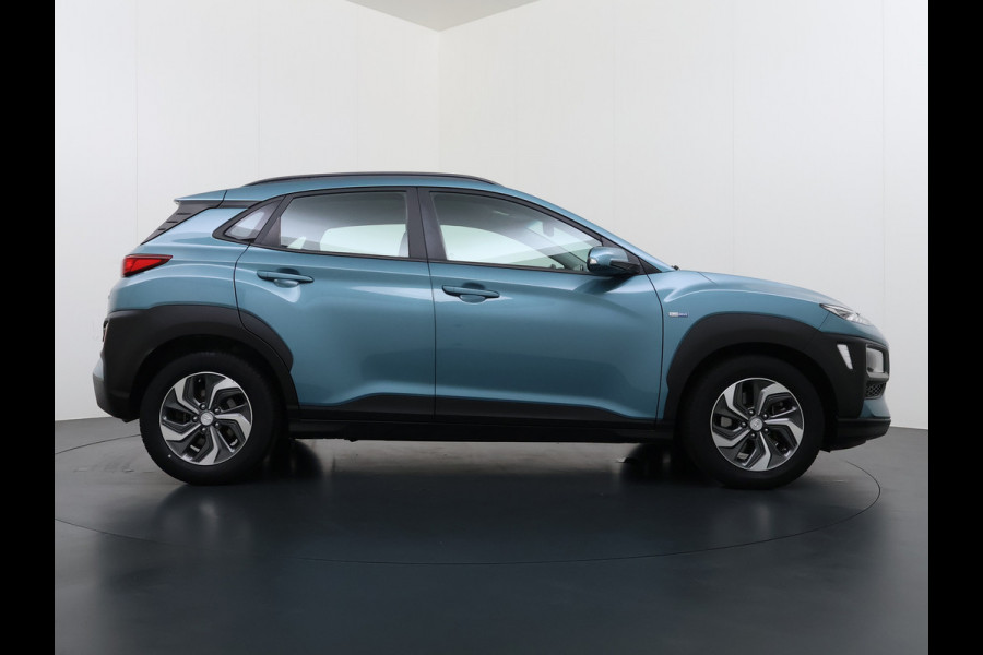 Hyundai Kona 1.6GDI 142PK HEV Hybrid Automaat Adap.Cruise Navi Ecc Camera Krell®-Audio Apple Carplay Android Auto Comfort Lane Assist VESS Led Lmv Isofix Bluetooth DAB FCA 1e Eigenaar Origineel Nederlandse Auto